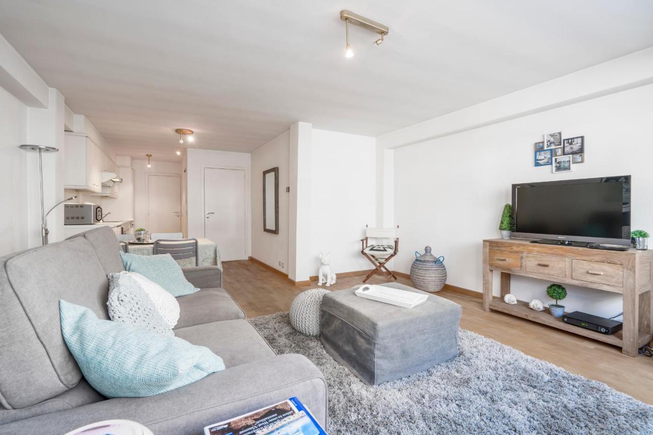 Cosy Apartment With Free Parking Centre Of Knokke Bagian luar foto